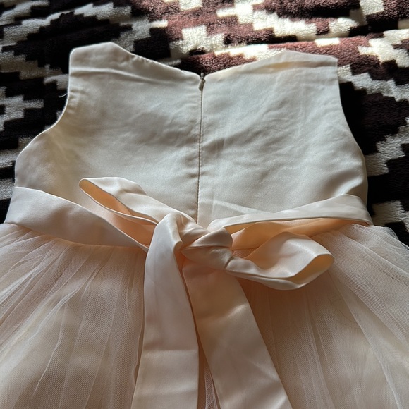 Toddler girl formal cream dress - Picture 4 of 5
